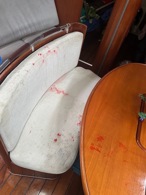 Cushion down - table down