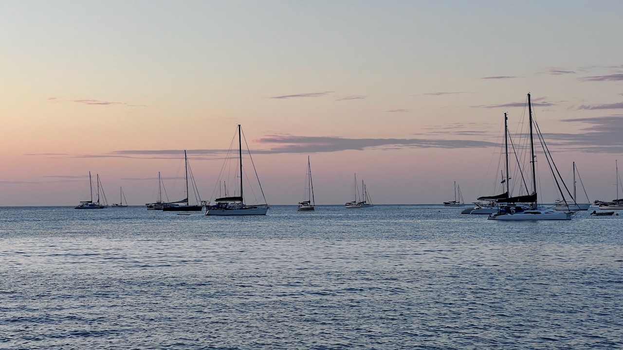 Plenty of boats - I counted 50 at one point during our stay.