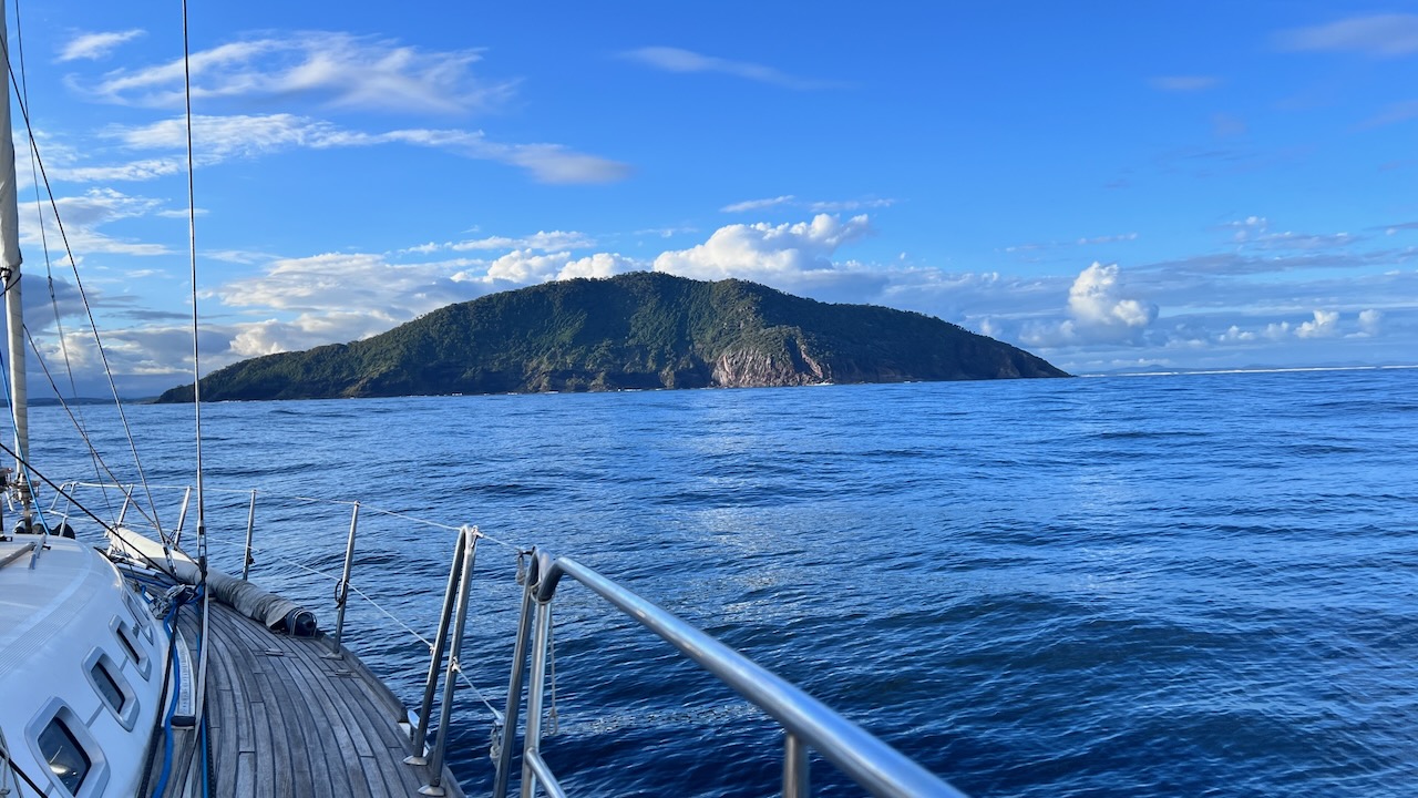 Coming in past Yacaaba Head