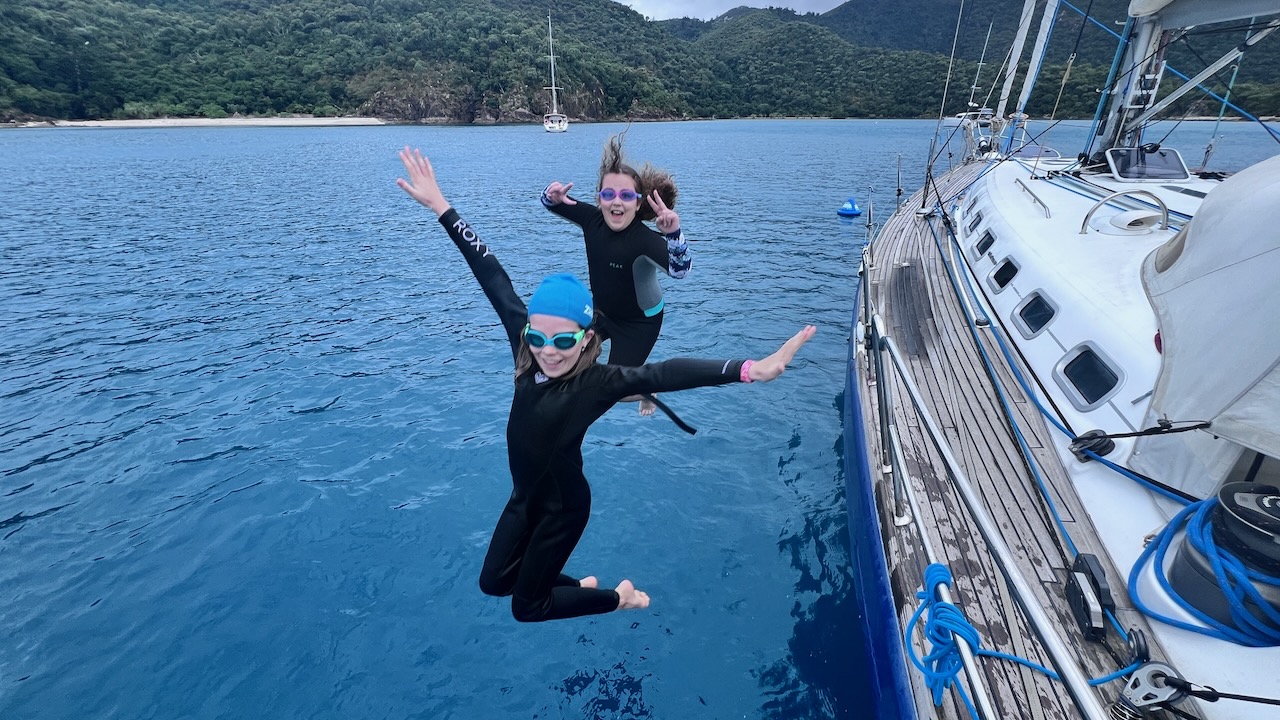 Synchronised boat jumps