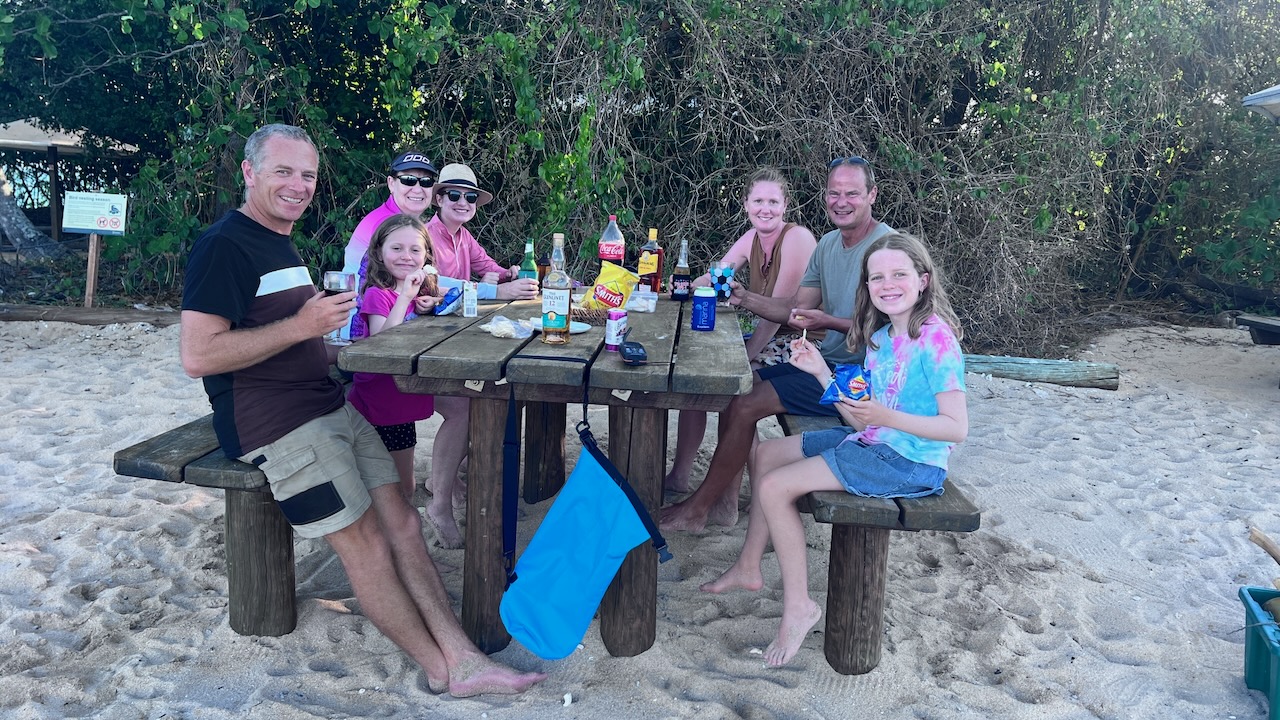 Arvo drinks with the crew from Hoot