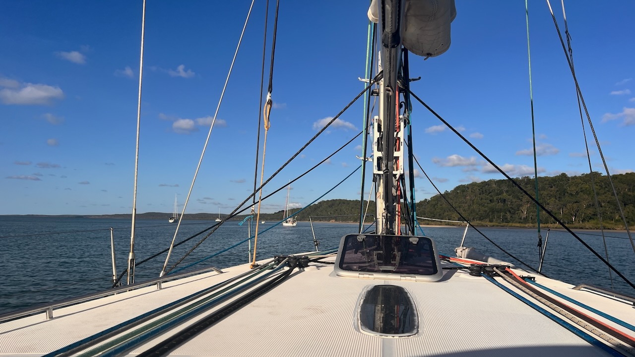 Lovely spot to anchor, a few boats to the north of us.
